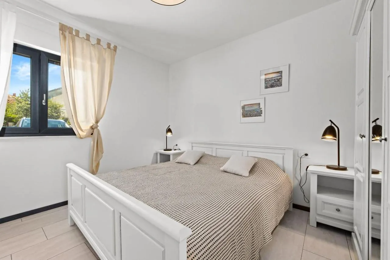 Charming Apartment Emilija Pula