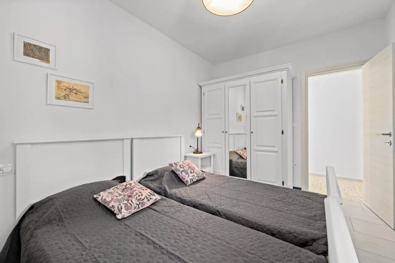 Charming Apartment Emilija Pula 0*,