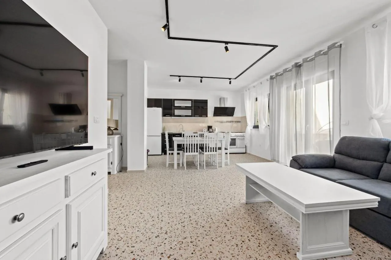Charming Apartment Emilija Pula